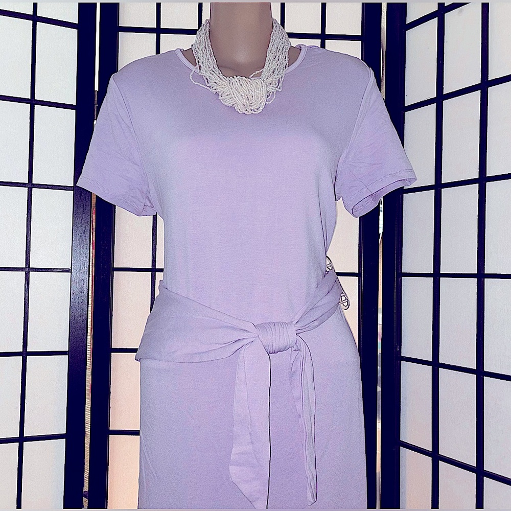 Women's Lilac/Lavender Tie Waist Knit Dress. 
Size: MED (8/10)